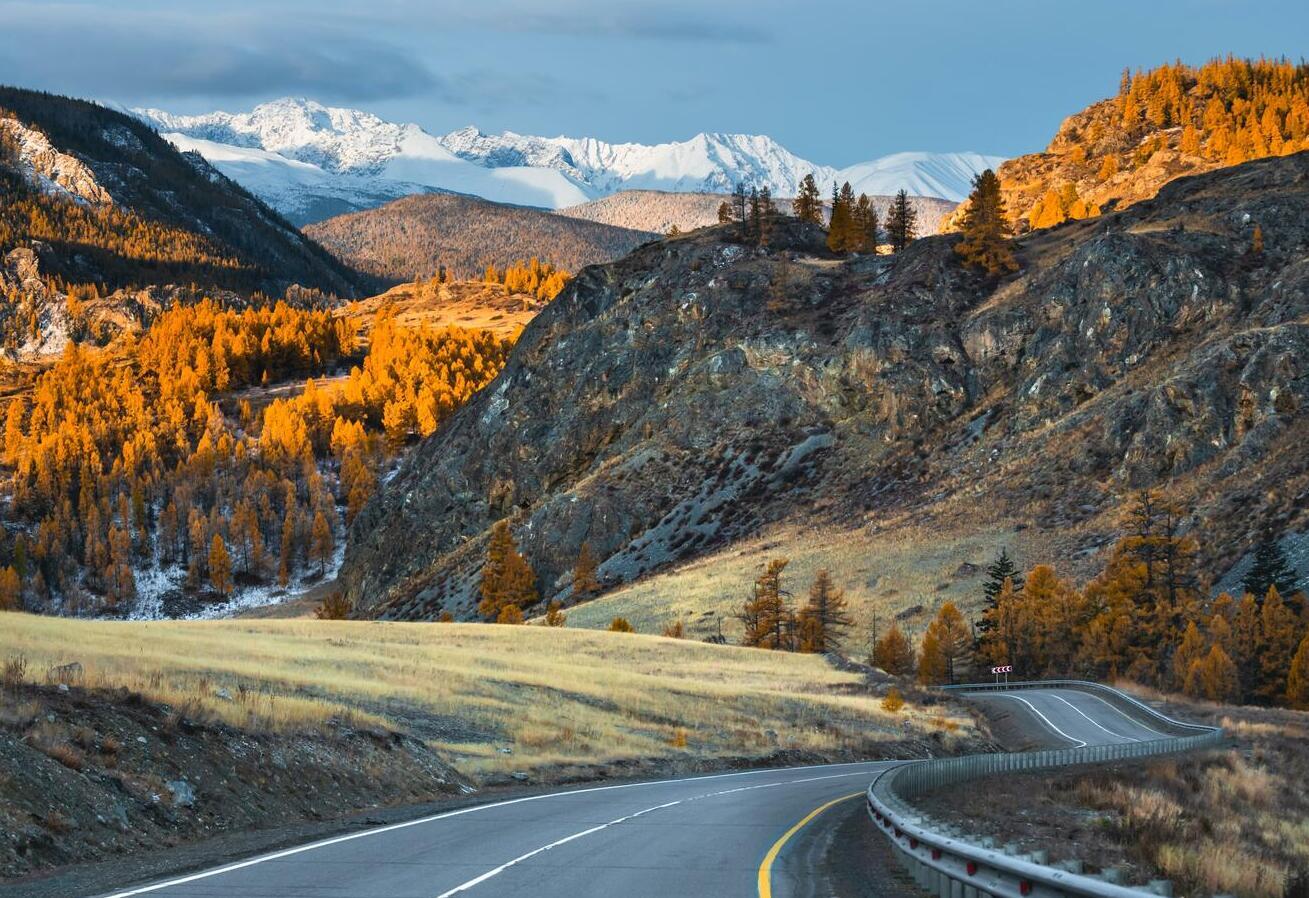 Discover the legendary Chuysky Trakt highway in the Altai Mountains — one of Russia’s most scenic road trip routes with dramatic mountain landscapes, valleys, and endless Siberian wilderness.