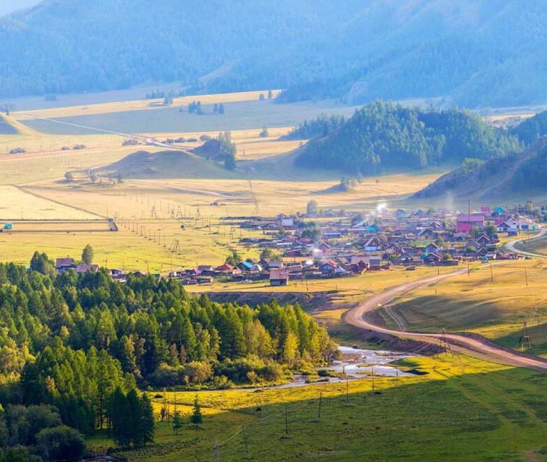 Explore a traditional village in the Altai Mountains and experience authentic Siberian culture, wooden houses, local traditions, and life surrounded by nature.